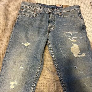 511™ SLIM
LEVI'S EASE
SITS BELOW YOUR WAIST
SLIM THROUGHOUT
‘34/‘34